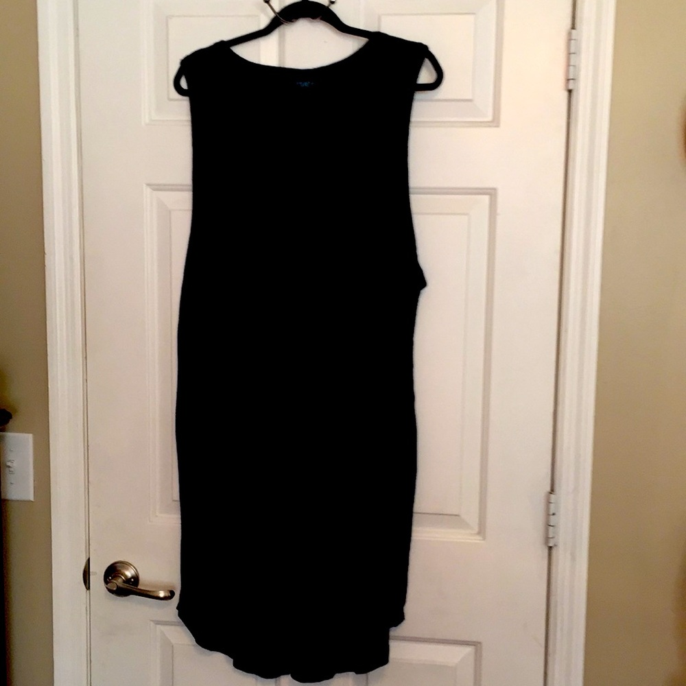 Black sleeveless dress